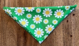 Green Bandana With Daisies